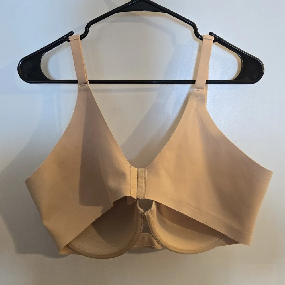 Seamless Nude Bra - Picture 3 of 3